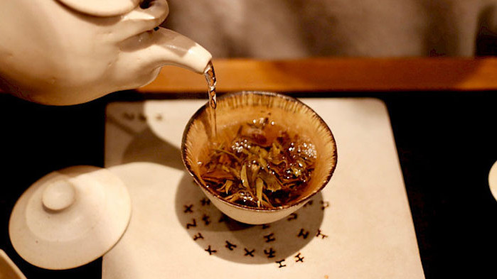 Прекалено горещият чай увеличава риска от рак