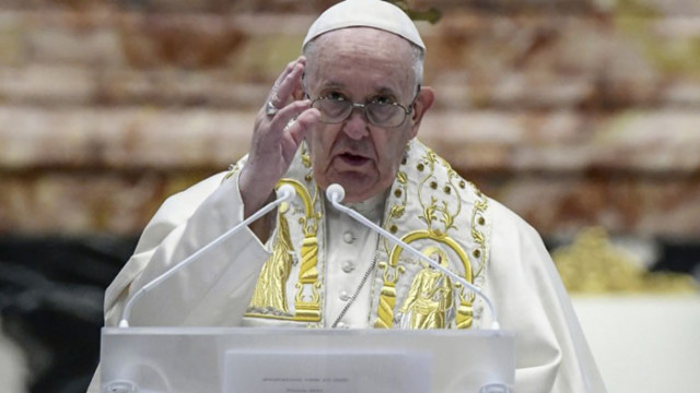 Папа Франциск отслужи традиционното си послание за Великден Към град