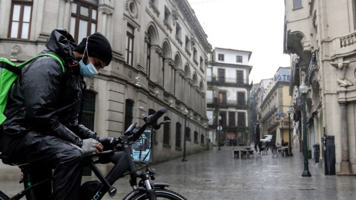 В неделя Португалия разшири ограниченията за пътуване по суша и море