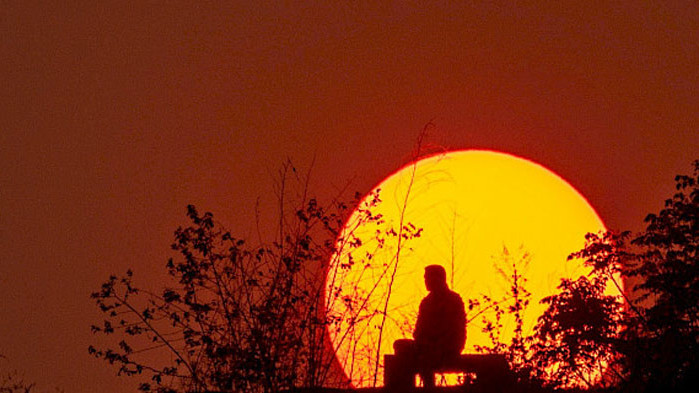 До обяд валежите навсякъде ще спрат, от запад облачността ще