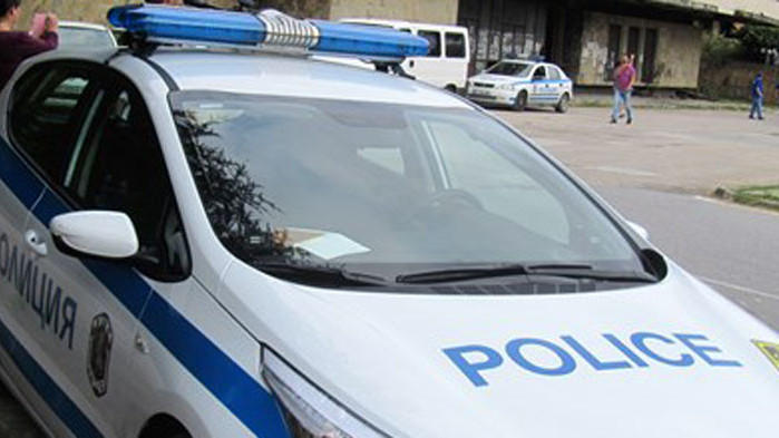 Служители на полицейското управление в Полски Тръмбеш задържаха чужденец, влязъл