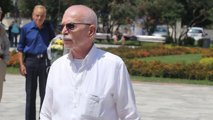 Номерът с оставките вече сме го играли... Първо, искам категорично