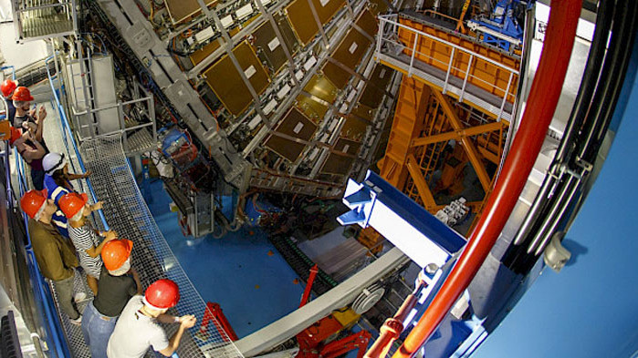 Учените от ЦЕРН с крачка по-близо до разгадаване на антиматерията