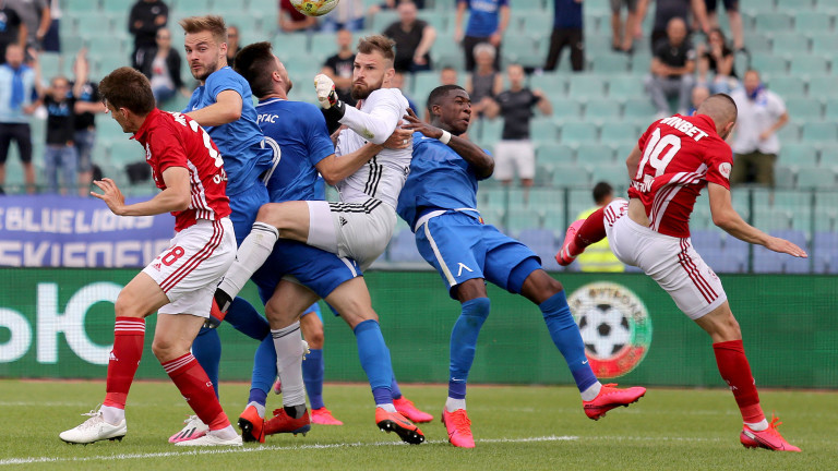 ЦСКА и Левски поделиха точките в зрелищно дерби (СНИМКИ)