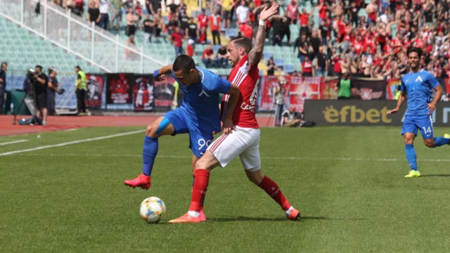 ЦСКА и Левски поделиха точките в зрелищно дерби (СНИМКИ)