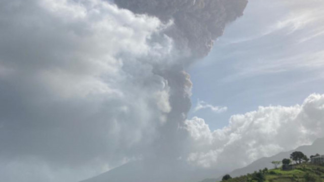 Вулкан започна да изригва на източнокарибския остров Сейнт Винсент съобщава