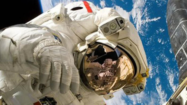 Обединените арабски емирства ОАЕ днес съобщиха че двама нови астронавти