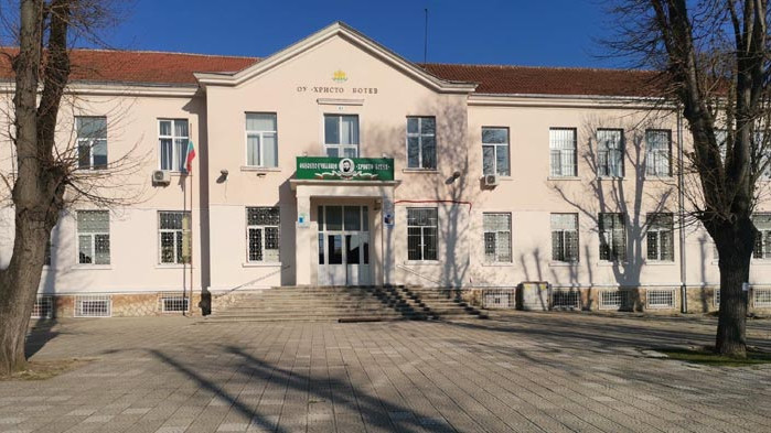 ОУ “Христо Ботев”-Варна посрещна учениците след разхлабването на мерките