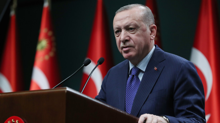 Турски съд пусна адмирали от запаса, обвинени от Ердоган в "политически преврат"
