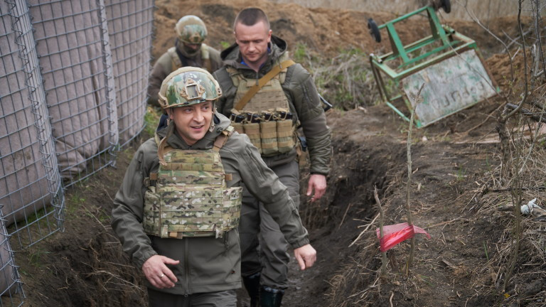 Украинските военни провеждат мащабни учения близо до границата с Крим