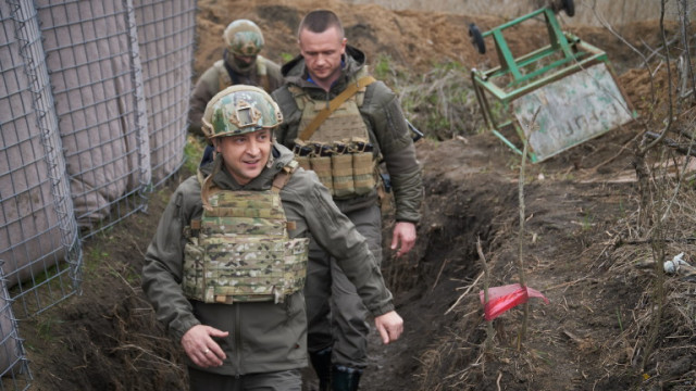 Украинските военни провеждат мащабни учения близо до границата с Крим