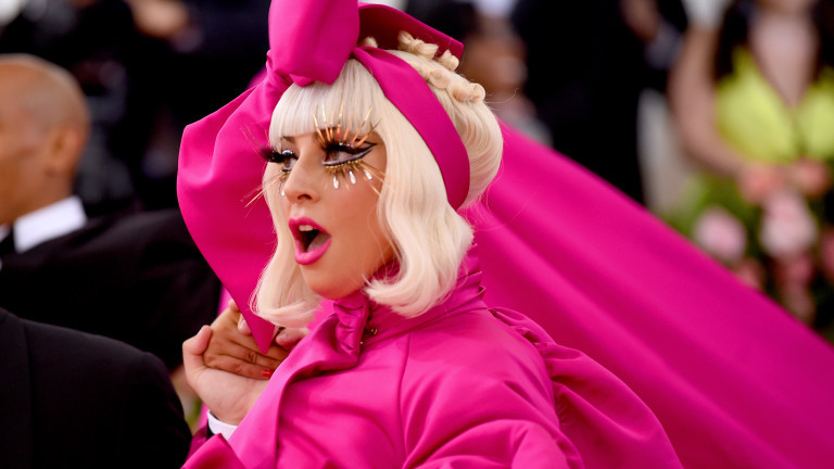 Петицията на почитателите ѝ настоява за продължение на албума на Лейди Гага Artpop