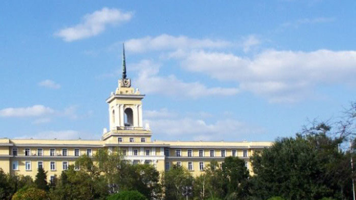 Военноморското училище има бързоходна лодка, подходяща и за спасителни операции