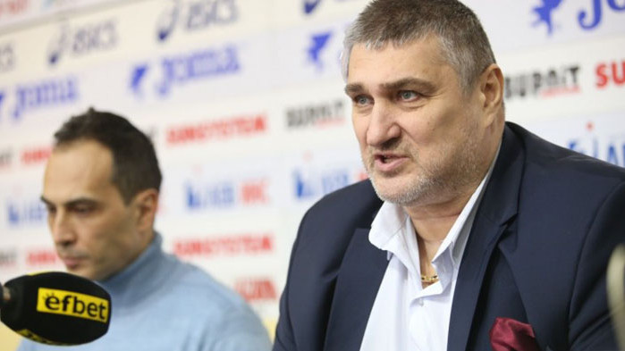 Причината е желанието на двама бивши кадри да съдят централата