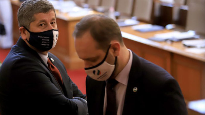 За промяна в Конституцията е първият законопроект, внесен в парламента