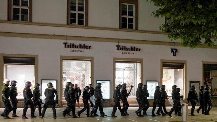 Насилието в Щутгарт започва след като полицията проверява инцидент с наркотици