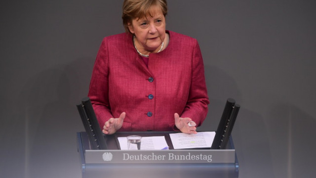 Германският канцлер Ангела Меркел призова депутатите да одобрят нови правомощия които