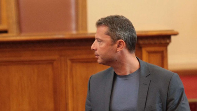 Парламентът два дни се занимава с реваншизъм заяви пред БНТ