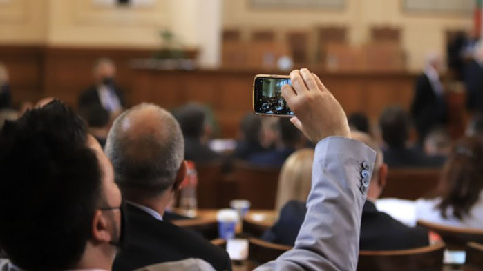 Две седмици промени. Целият народ и всичките му представители се