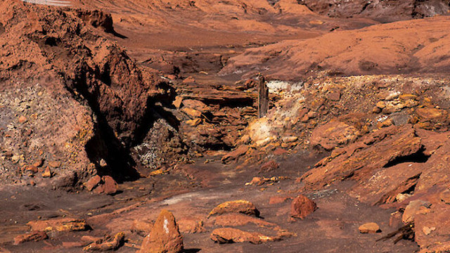 Марс е била гореща и влажна планета която вероятно е