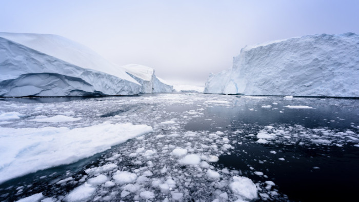 Огромното топене на ледената покривка на Гренландия, причинено от необичайно