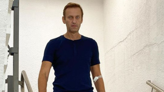 Алексей Навални гладува, но все още има черен хумор. Три