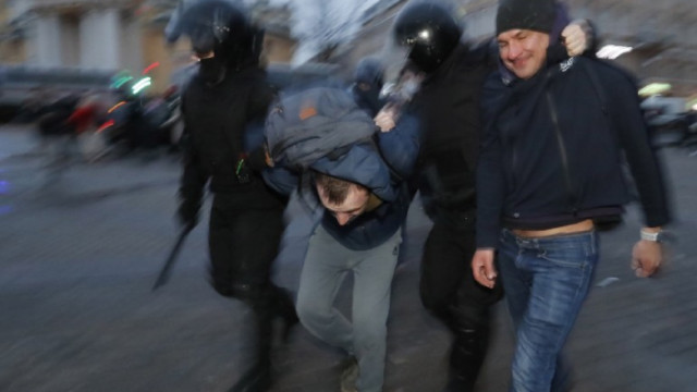 1700 демонстранти са били арестувани в сряда в Русия в