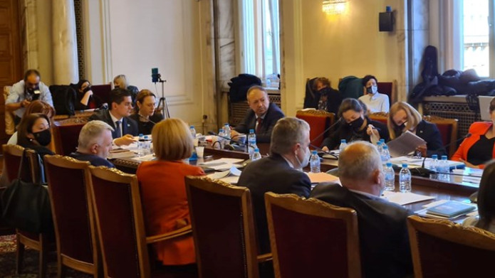 Загубиха битката за парите, след като нито една партия не ги