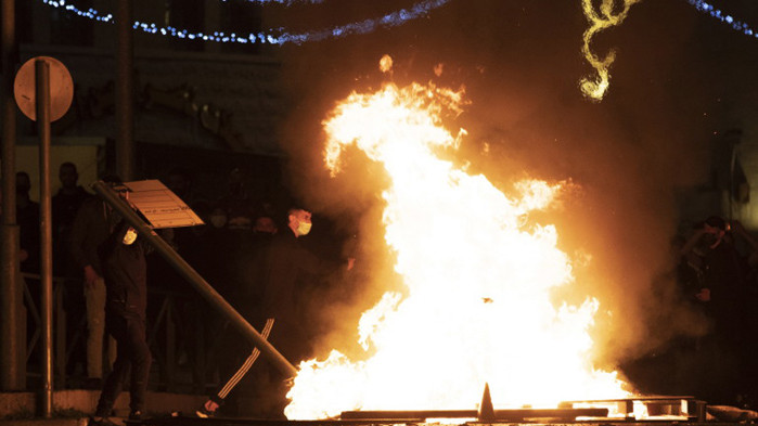 Над 100 ранени палестинци при сблъсъци с полицията в Йерусалим