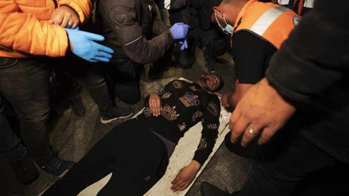 Над 100 ранени палестинци при сблъсъци с полицията в Йерусалим