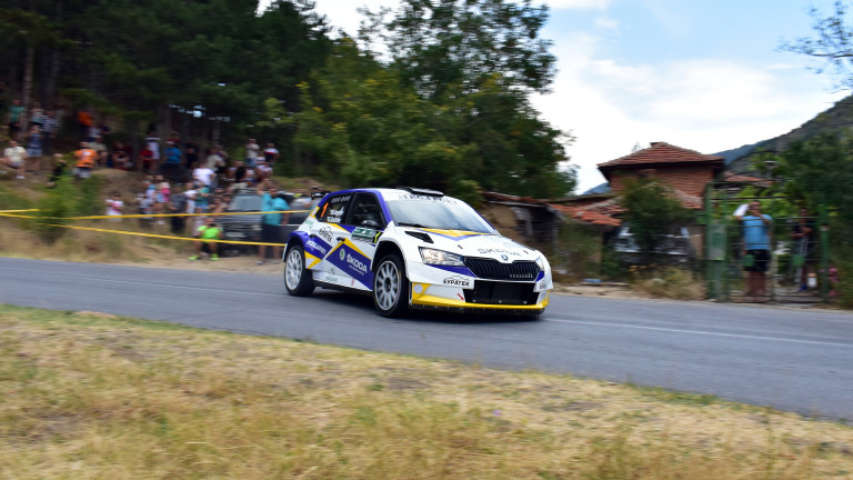 Рали състезател загина край Благоевград след удар в стена