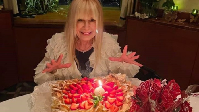 Примата на българската естрада Лили Иванова празнува вчера рождения си