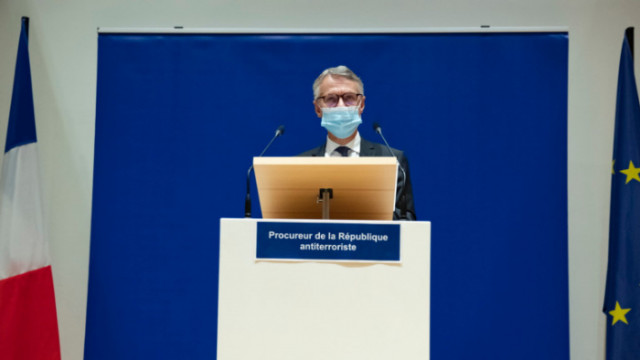 Френските власти задържаха пет човека последният в неделя в рамките