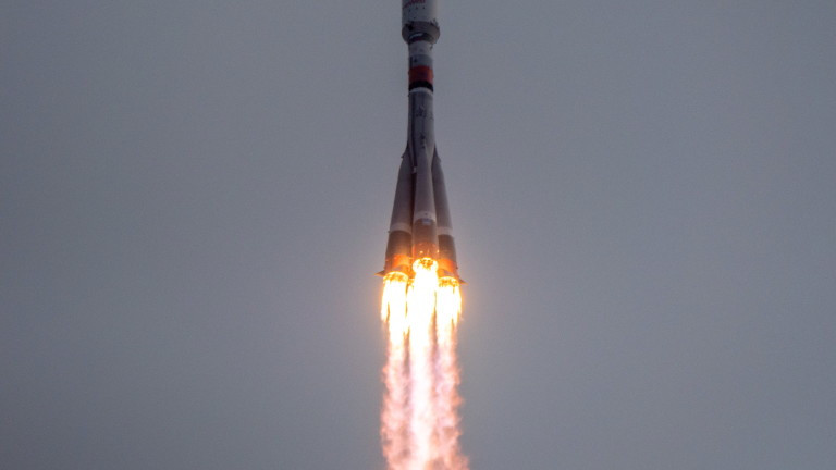 Русия изстреля "Союз" с 36 британски сателита