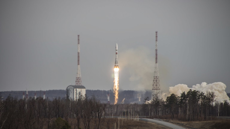 Русия изстреля "Союз" с 36 британски сателита