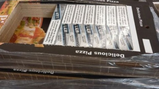 Пратката е била от България за Великобритания Служители на Митническо