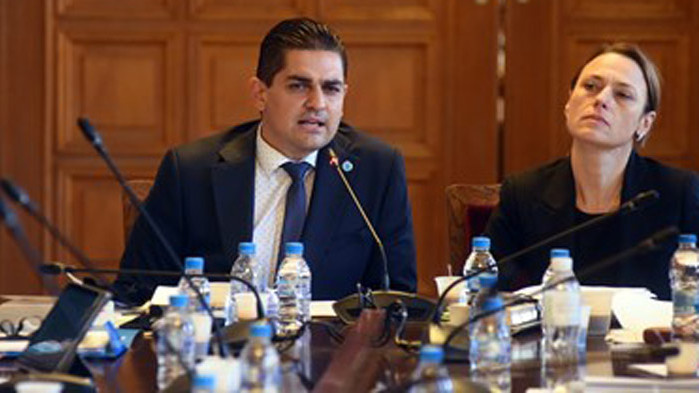 Приема се изцяло машинно гласуване, без да има възможност да