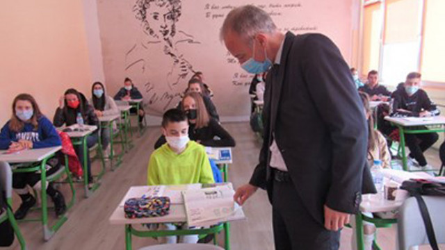 Министърът на образованието Красимир Вълчев днес неочаквано посети Неврокопската професионална