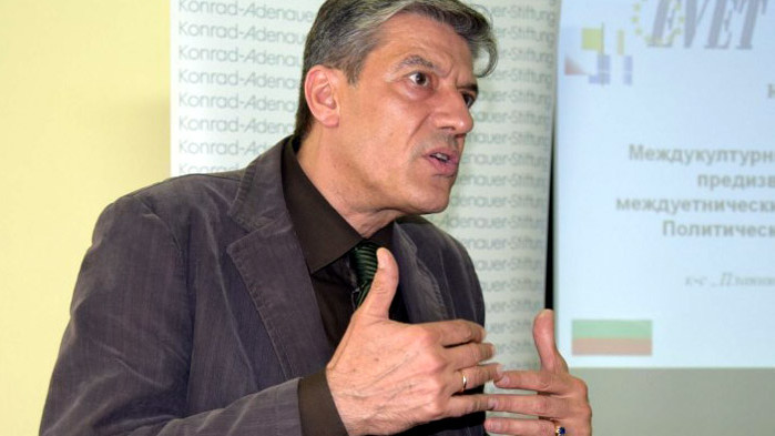 Може би екипът на г-н Радев смята, че назначен от