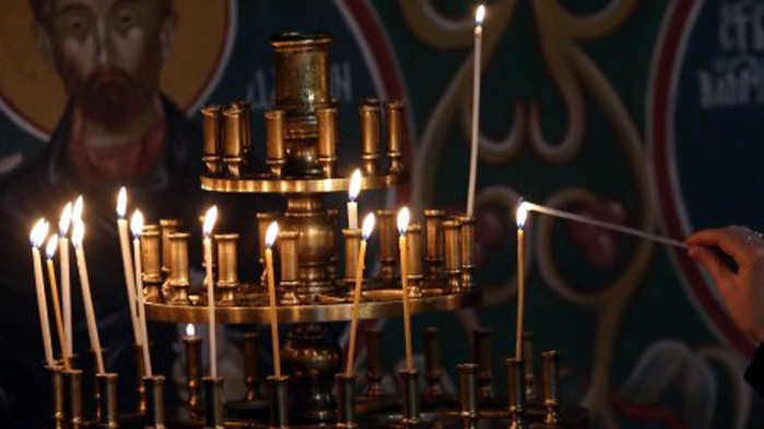 Според традицията великденските яйца се боядисват днес рано сутринта или