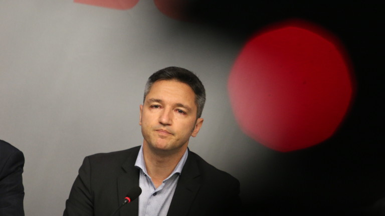 Парламентът работи по един ненормален начин. Това заяви пред БНР Кристиан