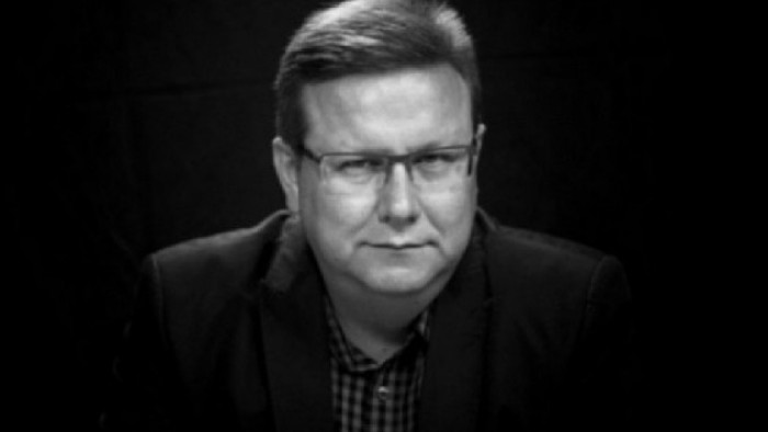 Радев удряше ГЕРБ, но мълчи за Слави. Нима целта му е едни мутри да сменят други?