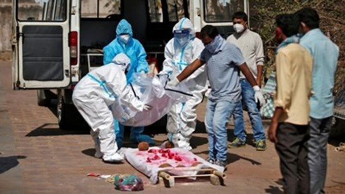 Световен рекорд: Над 386 хиляди нови случая на COVID-19 през последното денонощие в Индия