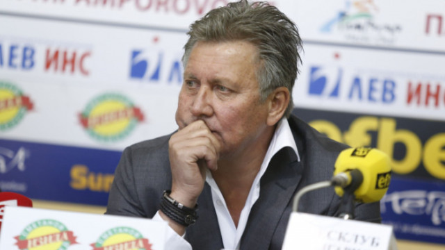 Иван Василев гледа играчи в Сърбия пише Тема Спорт  Президентът на