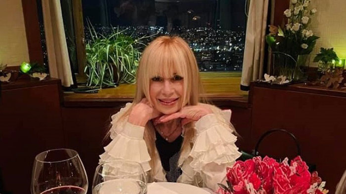 Примата на българската естрада Лили Иванова с поздрав за Великден