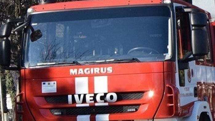 Жена е тежко пострадала Пожар изпепели три къщи в столичния