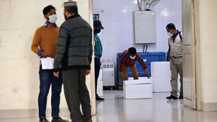 Индия затъва все повече в COVID кризата