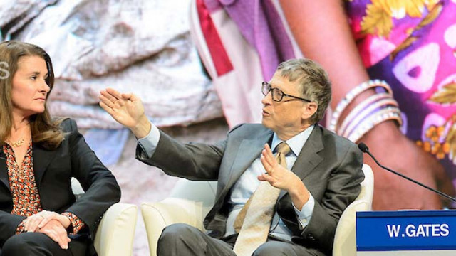 Основателят на Майкрософт Бил Гейтс и съпругата му и колега