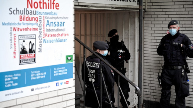 Германия заяви в сряда че забранява Ansaar International ислямска организация за която