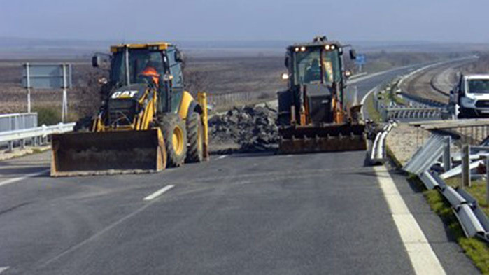 Ремонтът на нагънатия асфалт не е можел да се отложи, защото